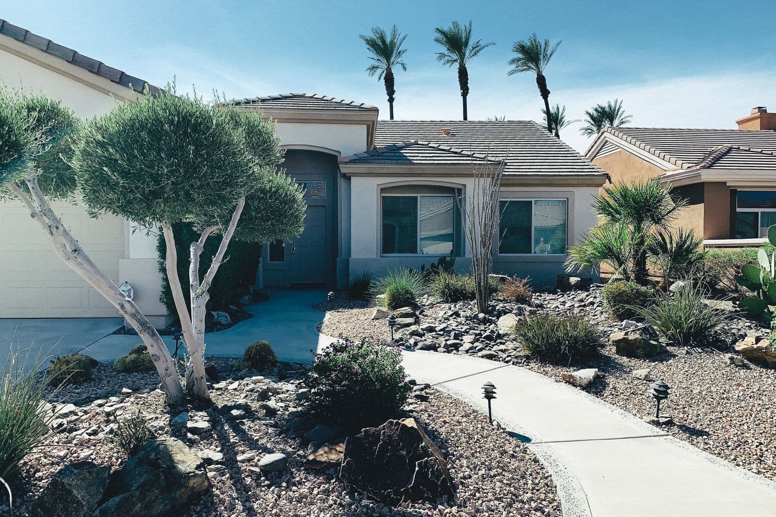 Desert home with xeriscape landscaping and a clear roofline in Washington, Utah, served by Zenic Industries roofing.